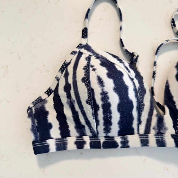 Athleta Tie Dye Wave Break Swim Top S White Blue - Picture 2 of 8